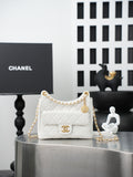 Chanel quilted shoulder bag in white leather with gold chain and flap logo