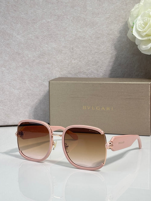 Round sunglasses with light pink frame, gold hinges, gradient tinted lenses