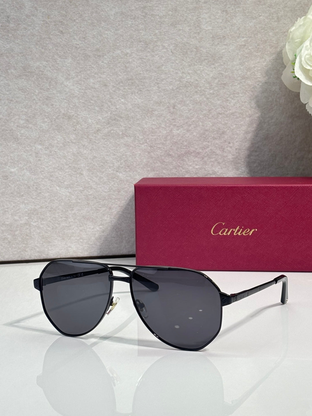 Metal sunglasses with dark lenses, black frame and silver arms
