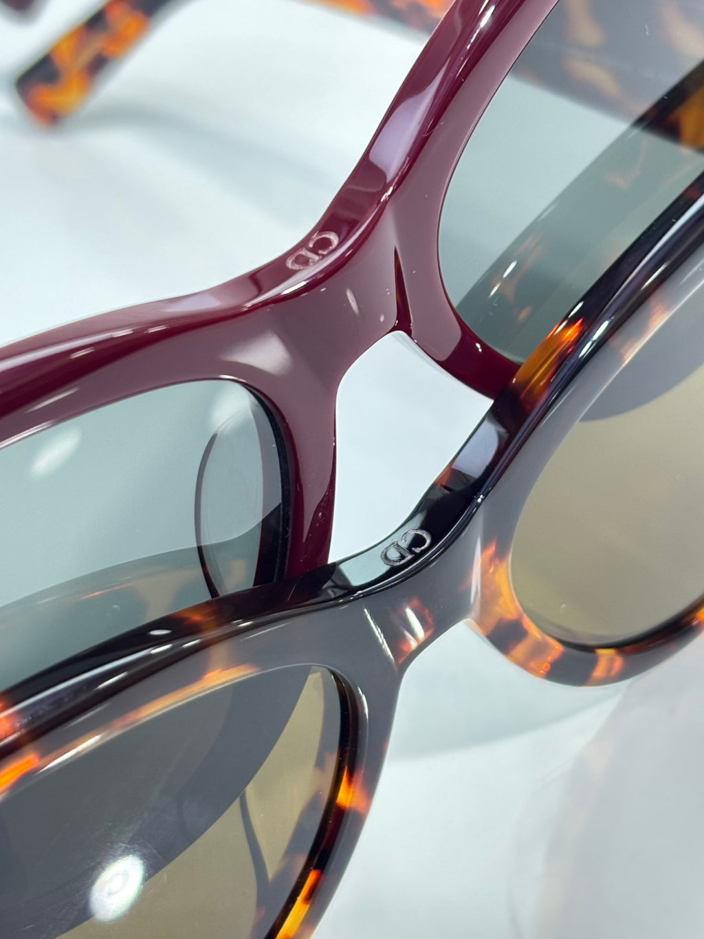 Dior burgundy sunglasses temple with tortoiseshell pattern