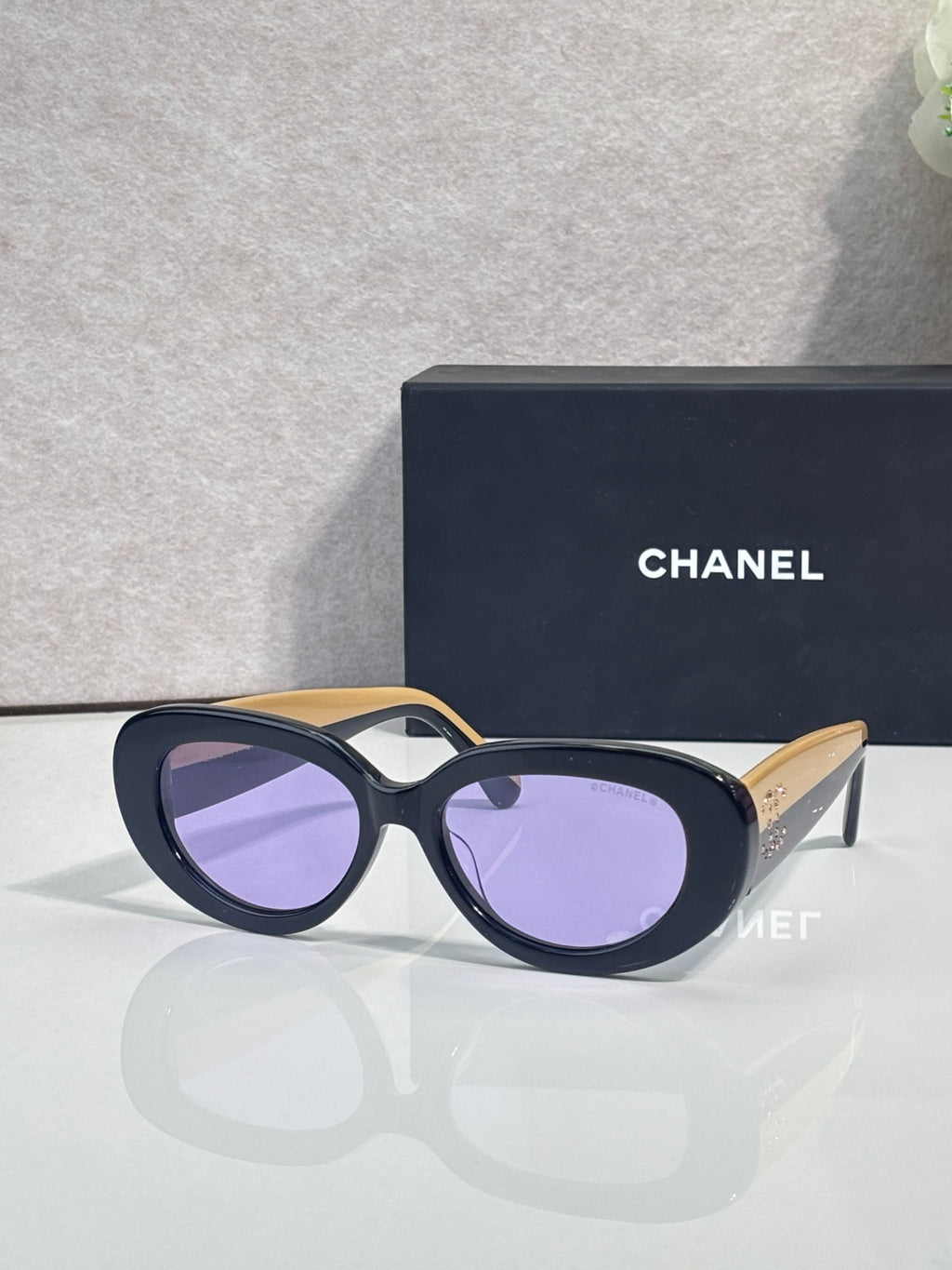 Navy round sunglasses with purple-tinted lenses and gold-tone side arms