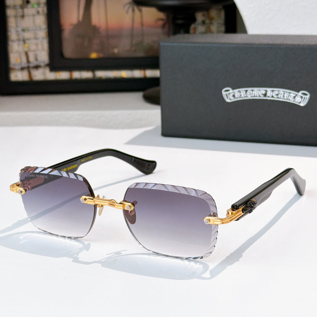 Gold-tone round sunglasses with lilac gradient lenses and black temple arms