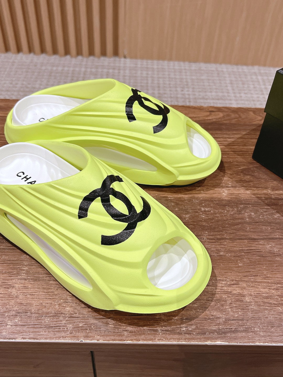 Luxury Shoes Chanel Unisex