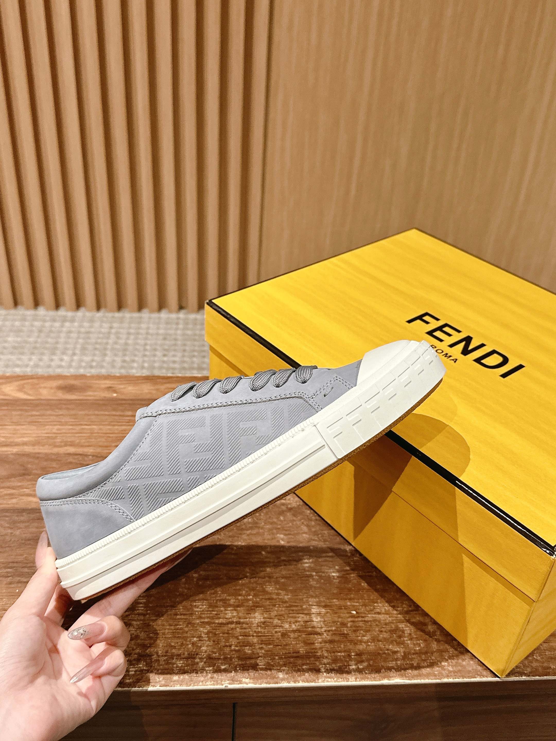 Luxury Shoes Fendi Unisex