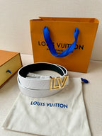 White leather belt with LV buckle, curved layout