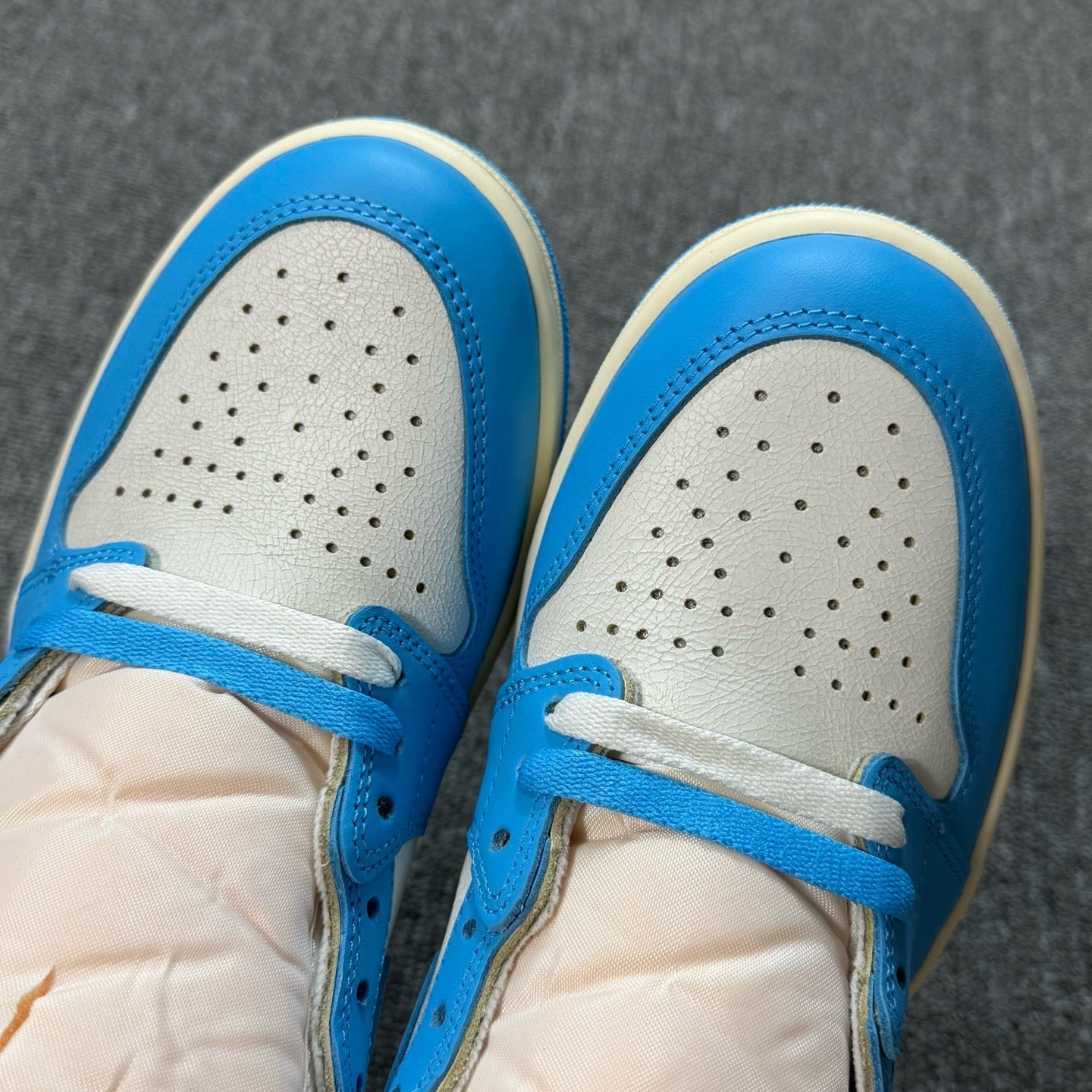 Air Jordan 1 Retro High OG sneakers, blue laces with perforated toe box