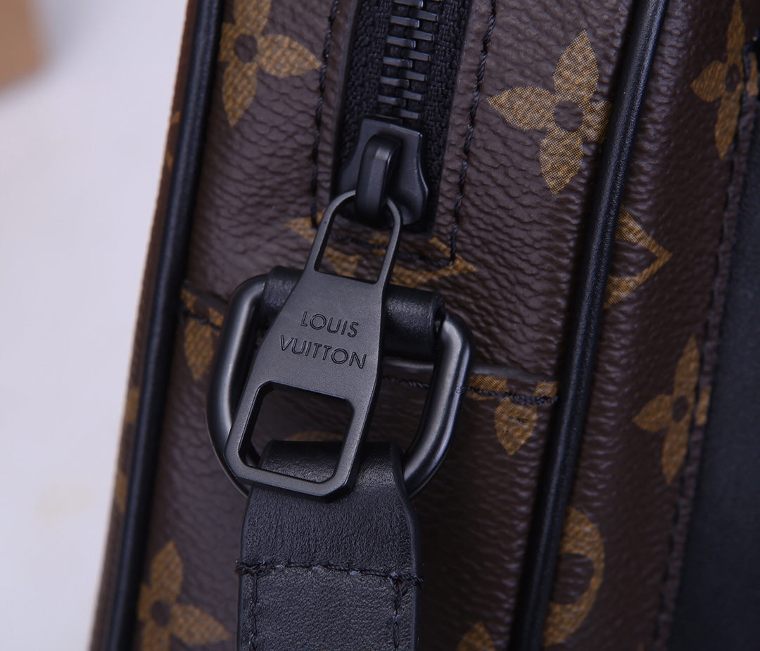Bags Men Louis Vuitton
