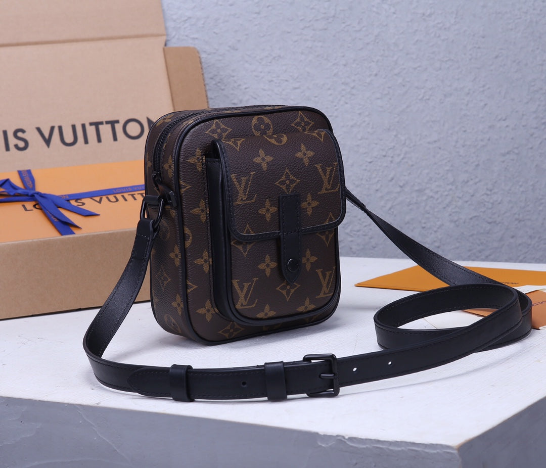 Bags Men Louis Vuitton