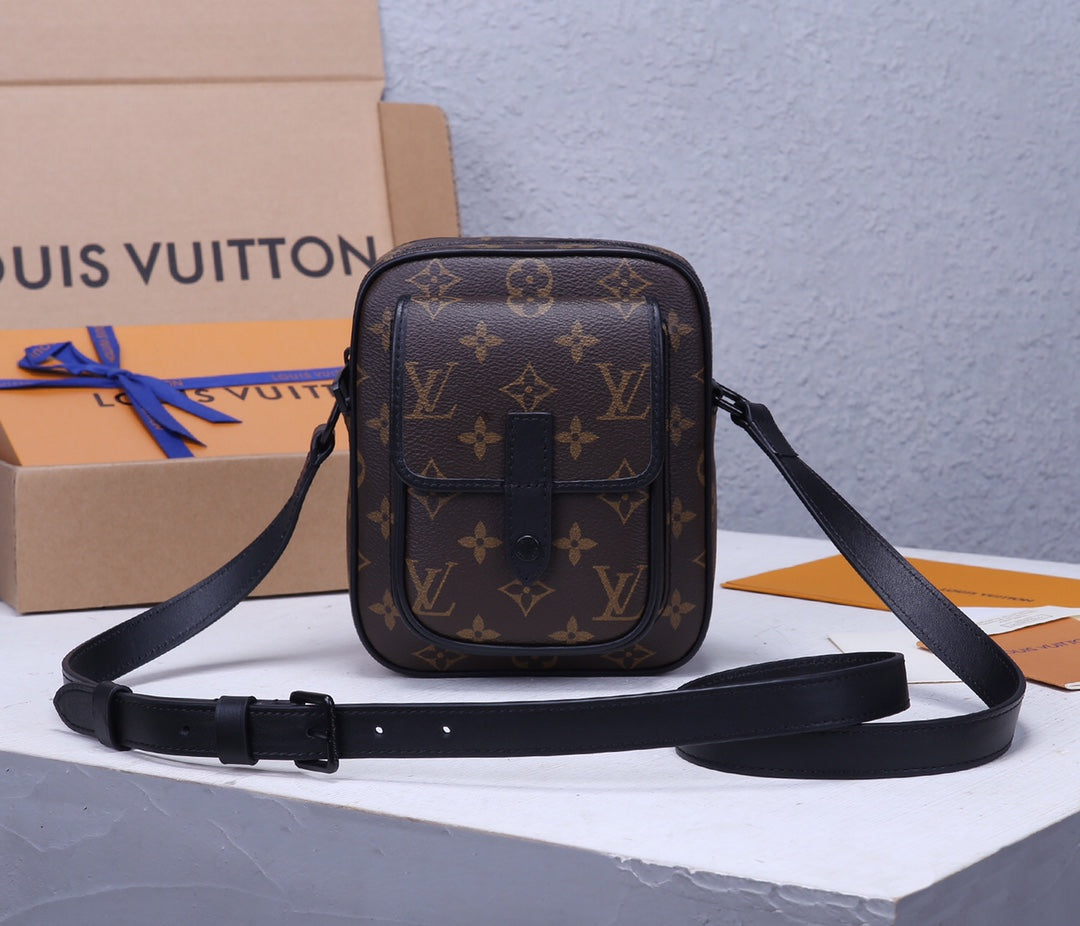 Bags Men Louis Vuitton