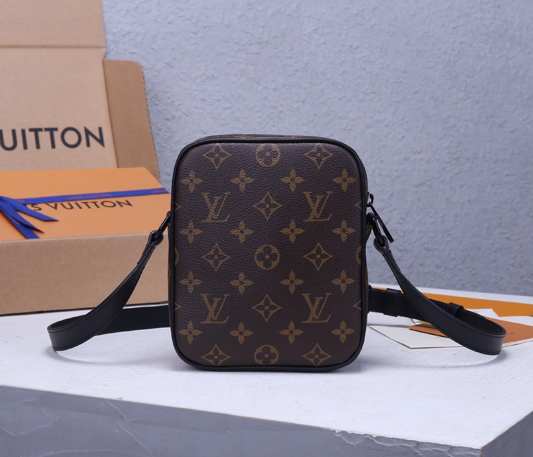 Bags Men Louis Vuitton