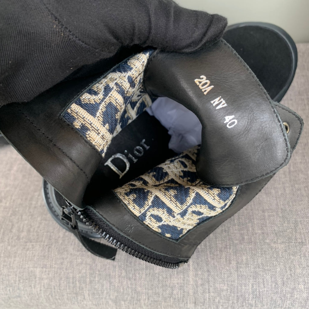 Dior unisex high-top shoe: interior label text and logo lining