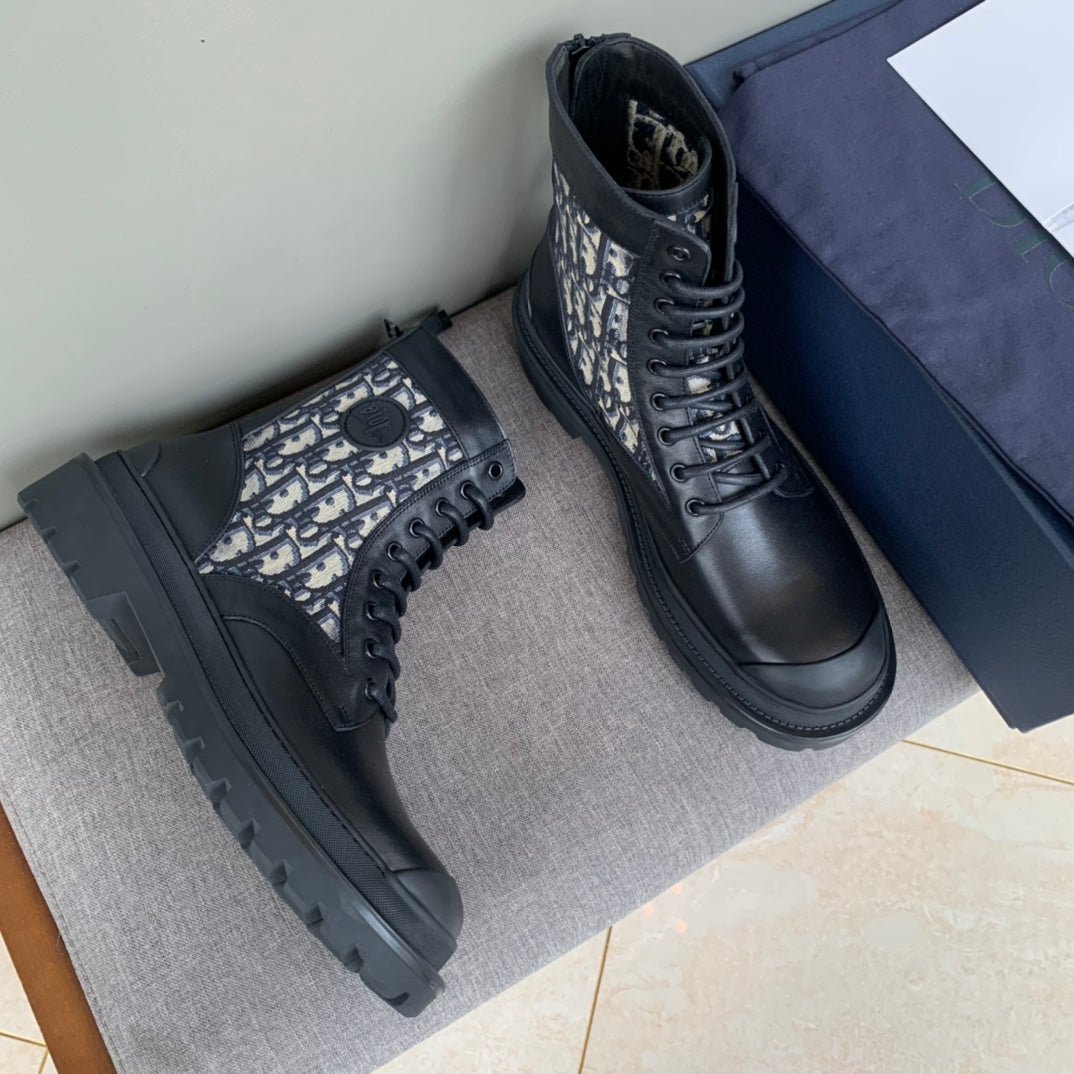 Unisex high-top sneakers with dark leather, jacquard shaft panels, and chunky tread