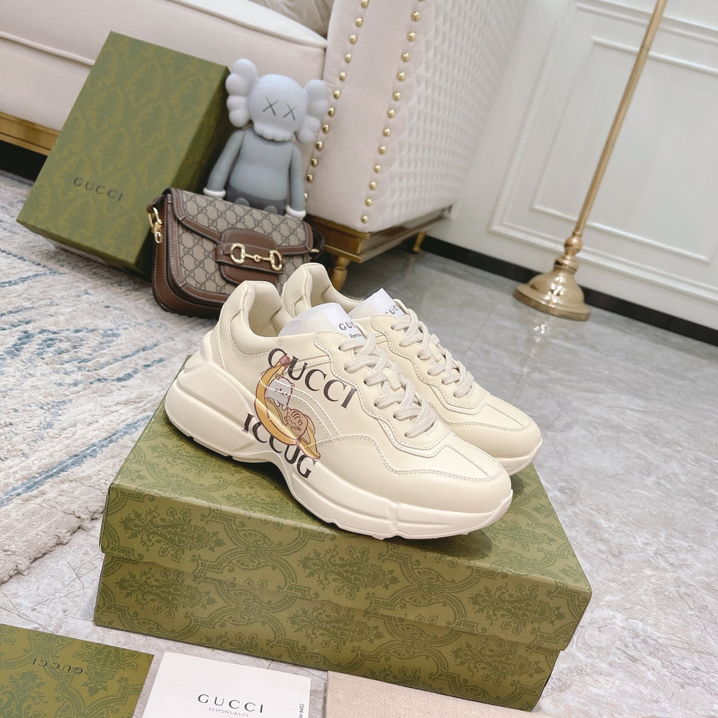 Gucci unisex sneakers, white leather look with logo detailing and lace-up front
