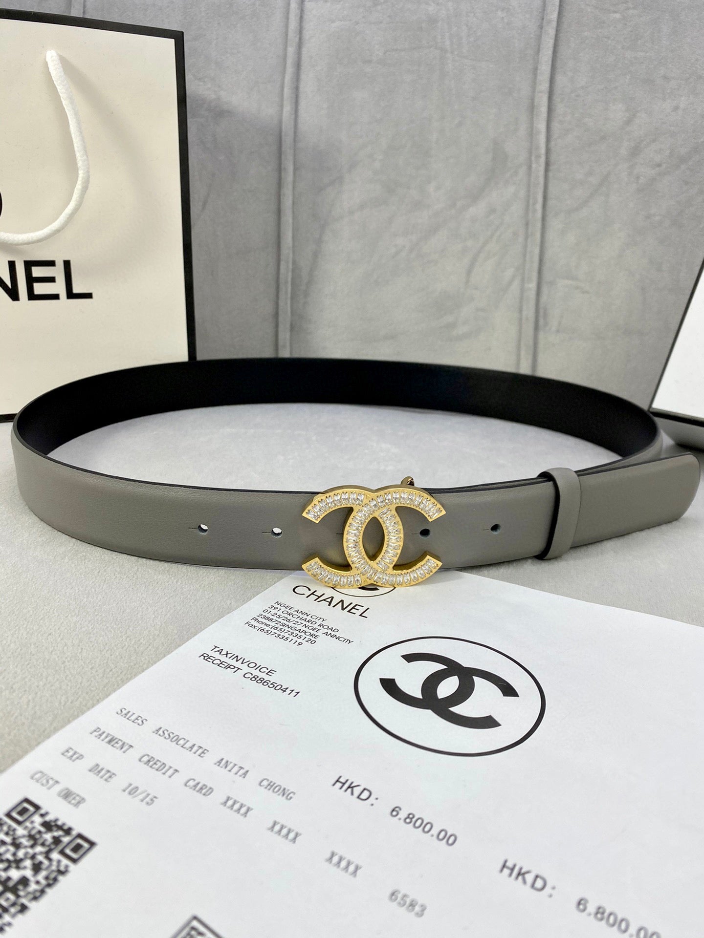 Chanel belt in light gray leather with gold-tone CC logo buckle and punched holes