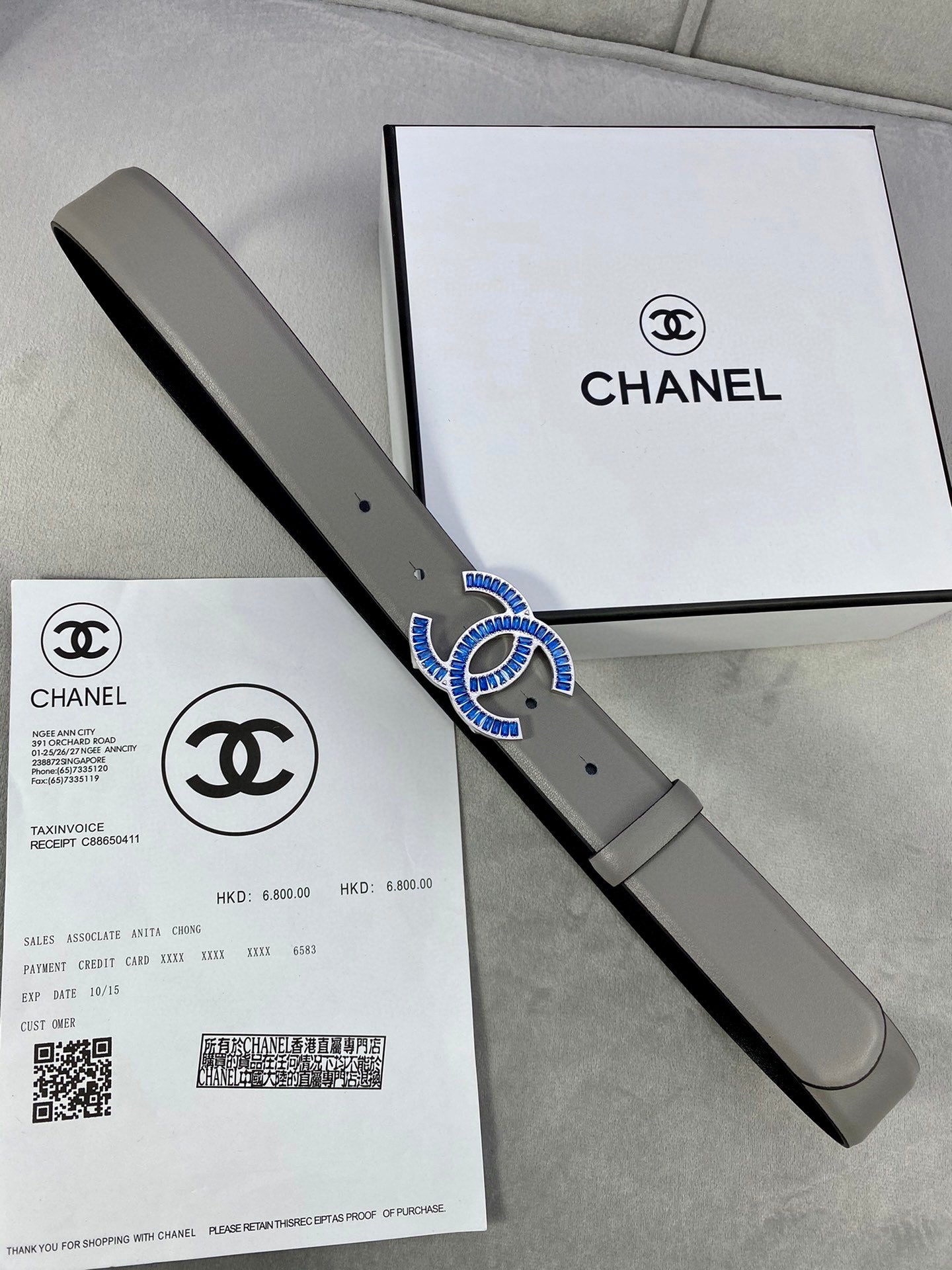 Grey leather Chanel belt with blue-and-gold CC buckle and pin holes