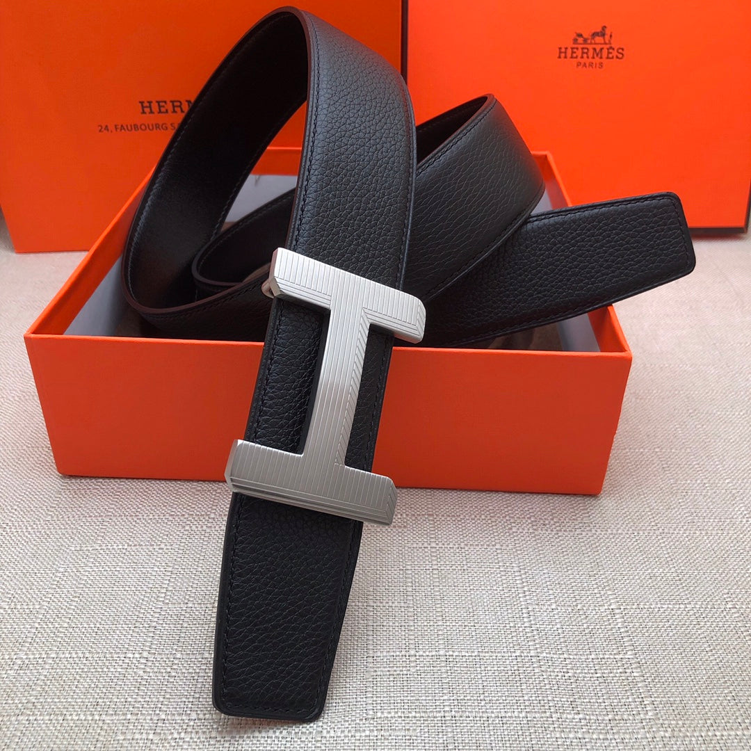 Hermes belt in dark leather with silver-tone H buckle and textured strap