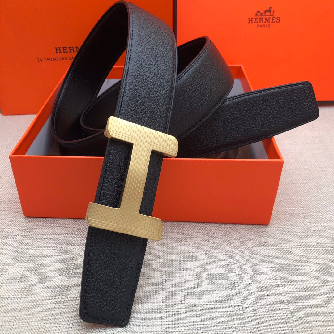 Hermes belt in dark leather with gold-tone H buckle and textured strap
