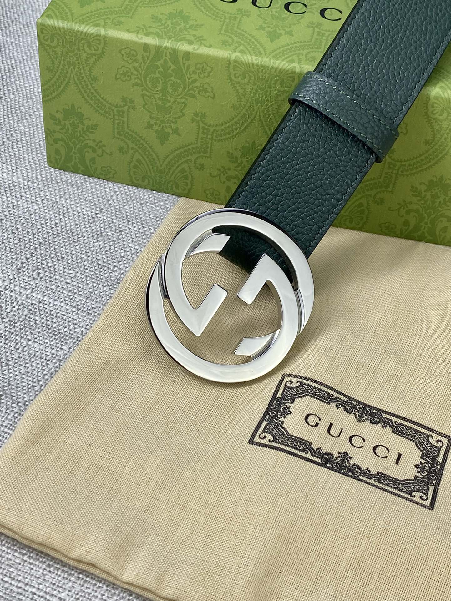 Gucci belt in dark green leather with silver-toned GG buckle