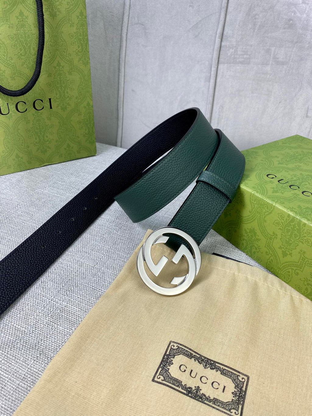 Gucci belt in dark green leather with silver-toned GG round buckle