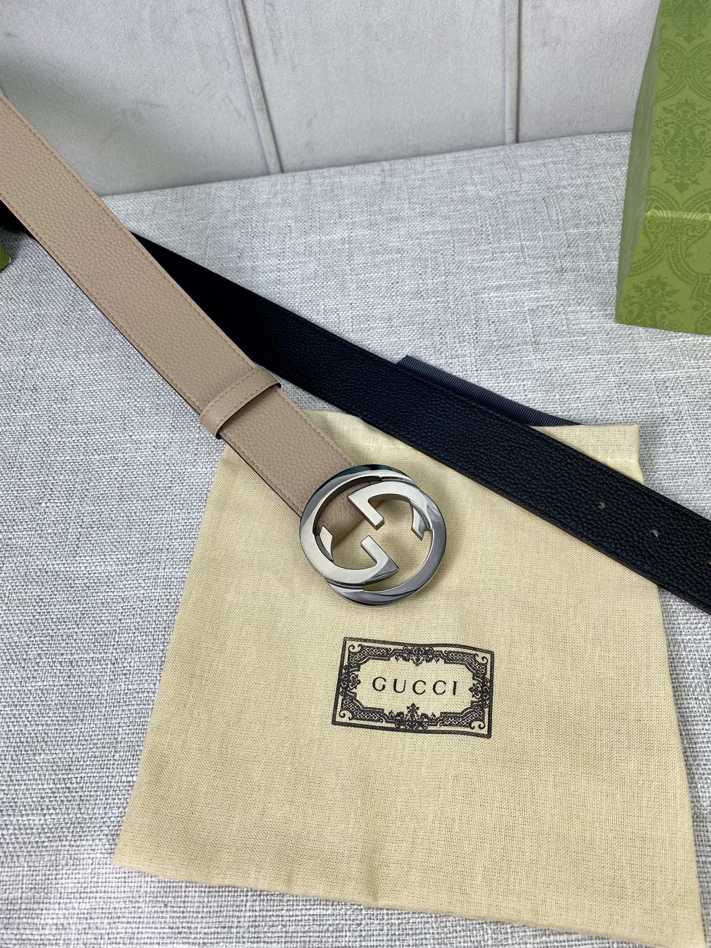 Gucci belt beige leather with silver double-G buckle and black interior strap