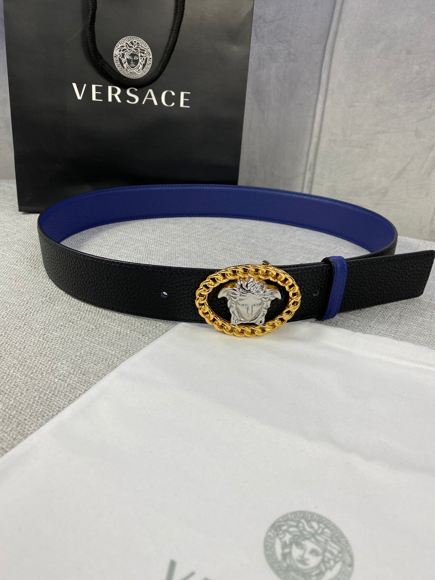 Leather belt with black strap and blue lining, gold Medusa buckle