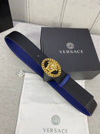 Leather belt with black textured strap, blue edge, gold Medusa buckle