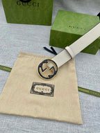 Gucci white leather belt with round GG buckle on beige fabric pouch