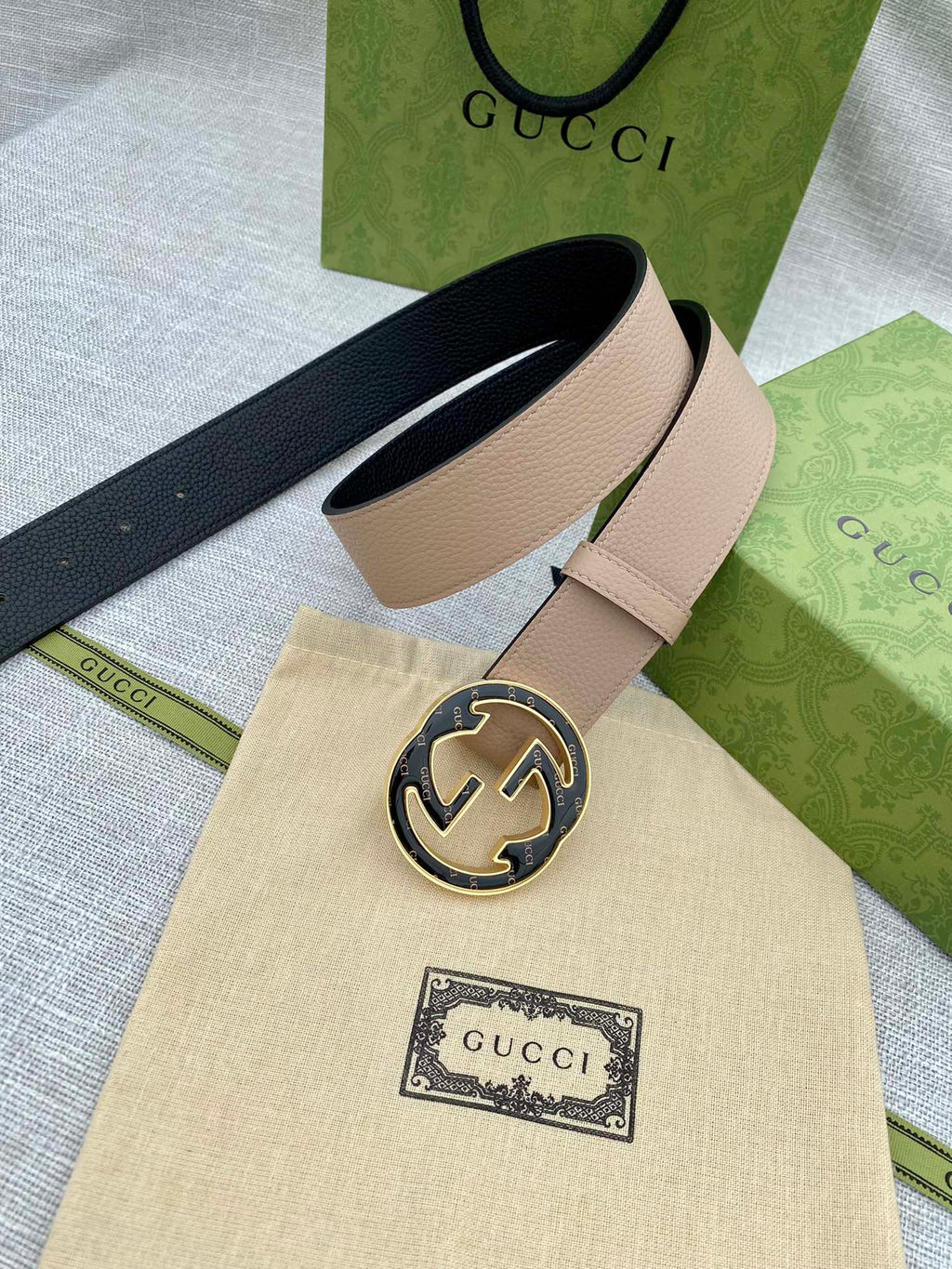 Tan leather belt with round GG logo buckle and smooth strap