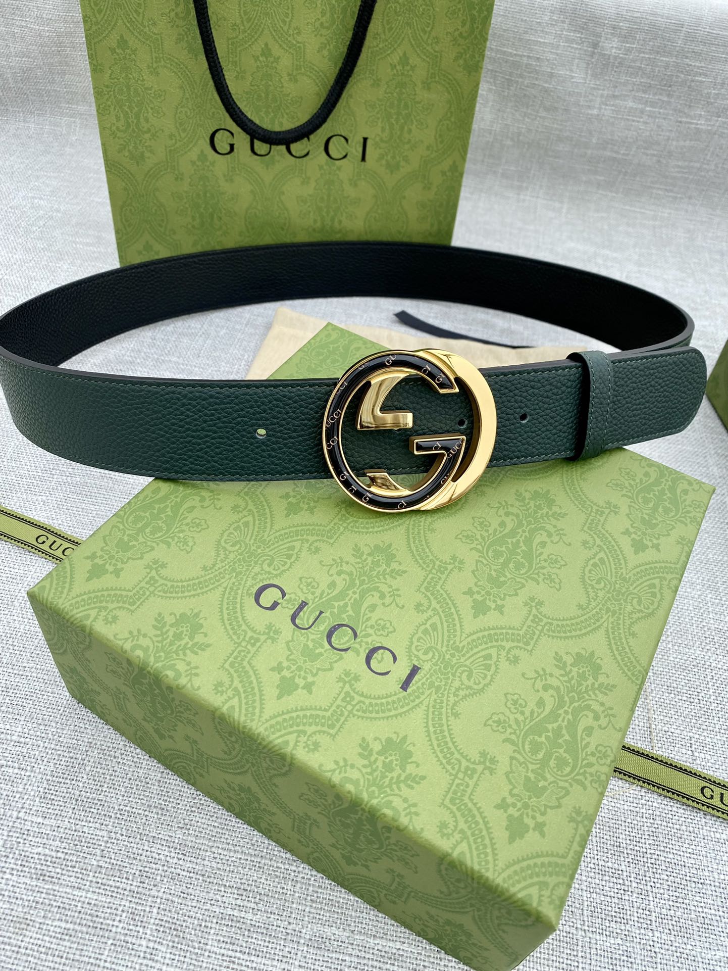 Gucci belt in dark green leather with round GG logo buckle