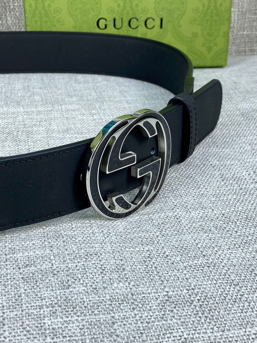 Gucci belt with smooth dark leather strap and silver-tone round double G buckle