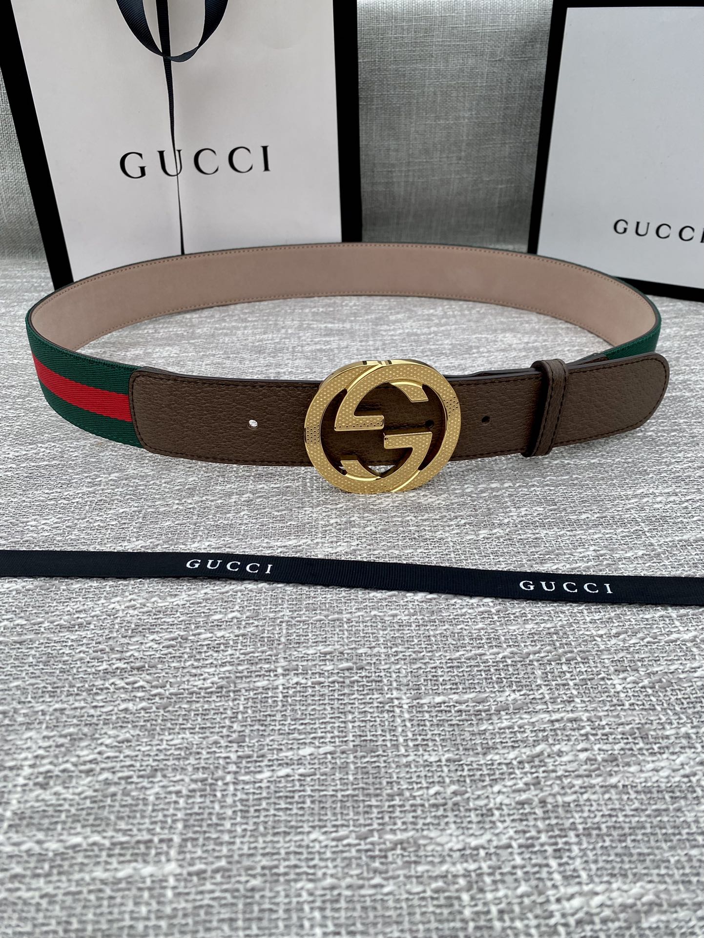 Gucci belt in brown leather with gold-tone GG buckle and green/red web stripe