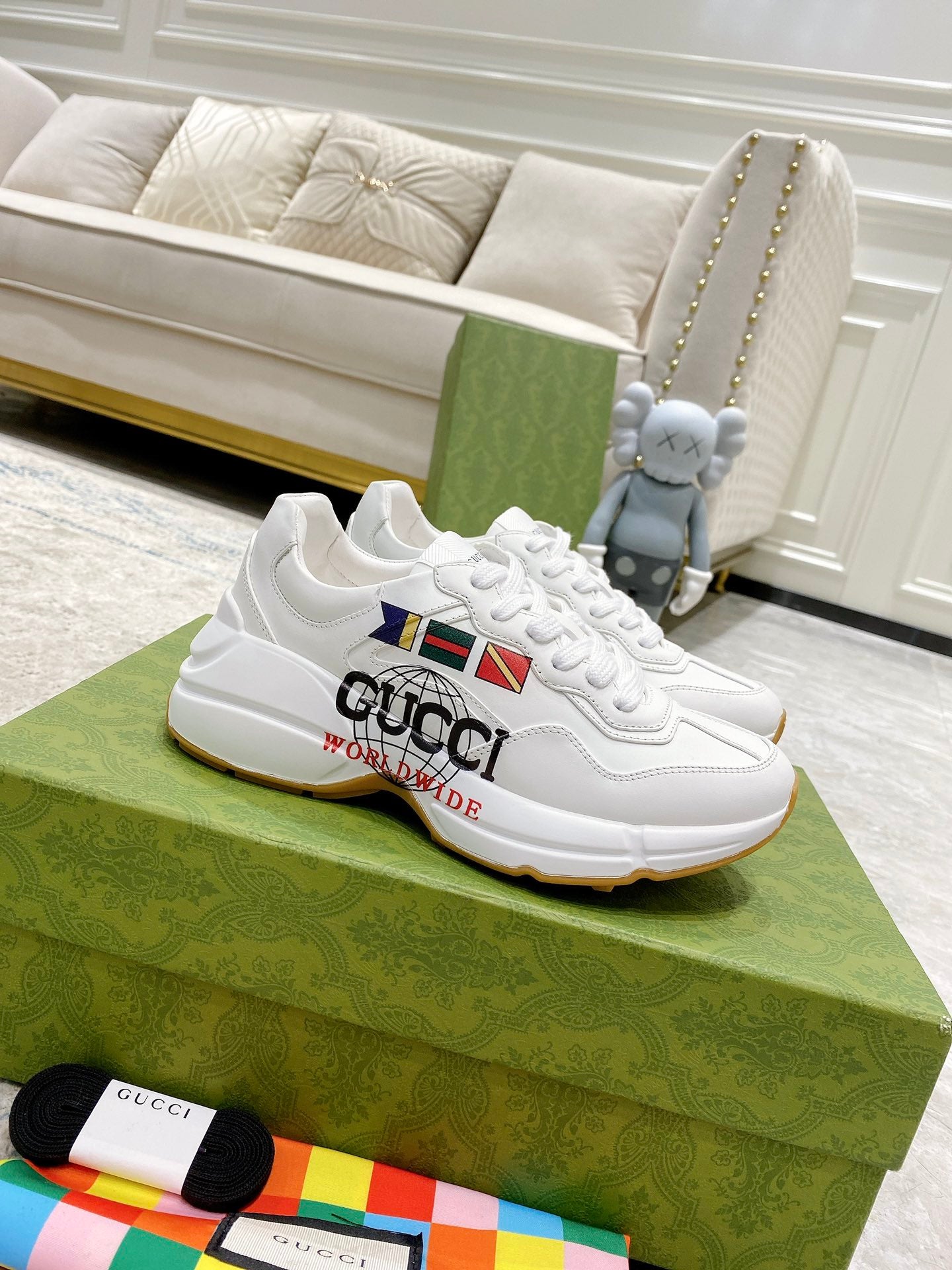 White Gucci unisex sneakers with multicolor logo and gum sole