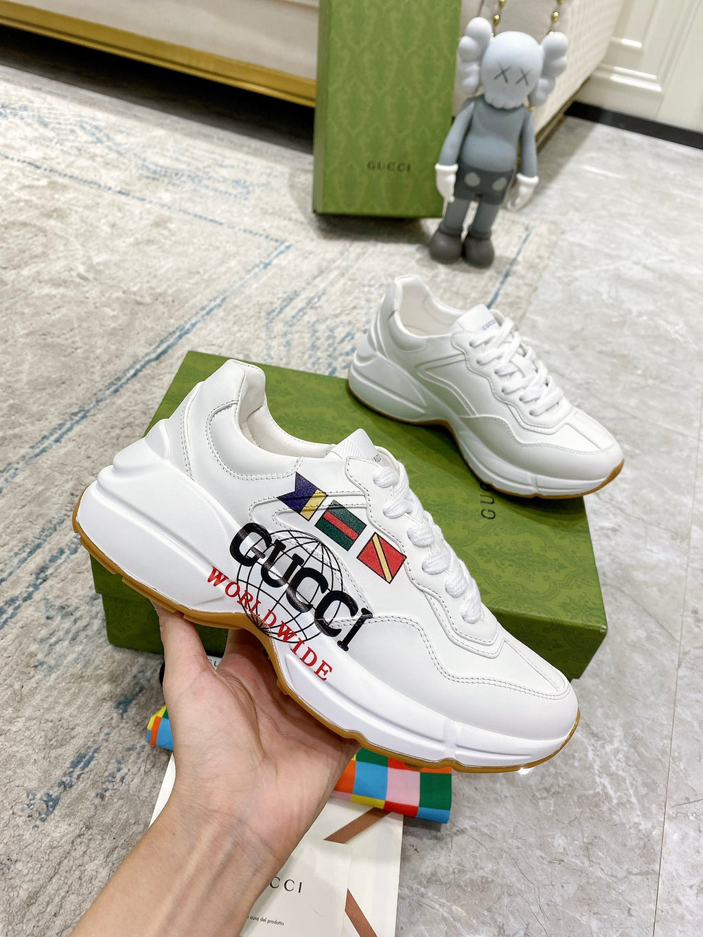 White Gucci unisex sneaker with multicolor GUCCI logo and WORLDWIDE print