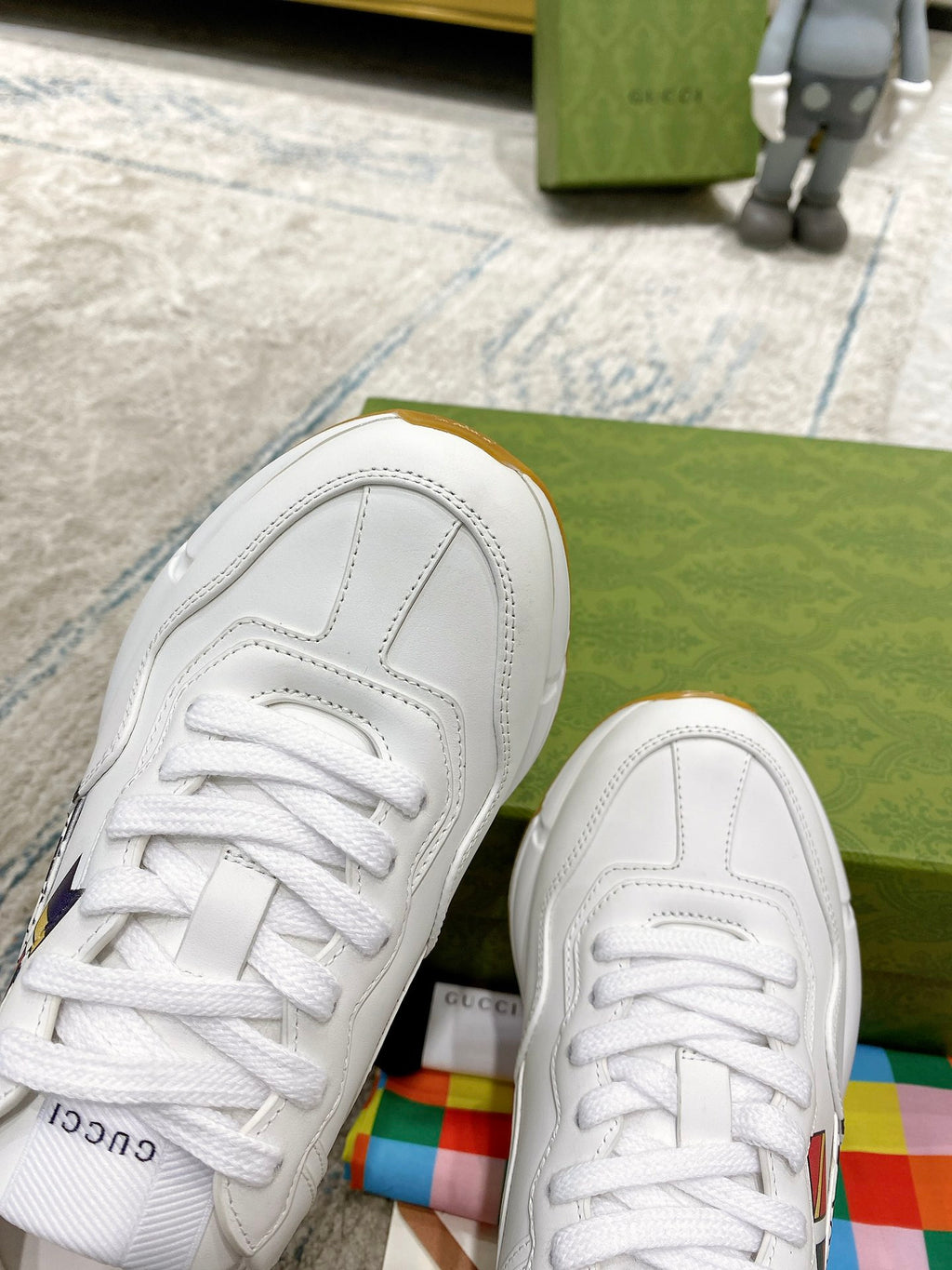 White Gucci unisex sneakers with lace-up detail and stitched panel