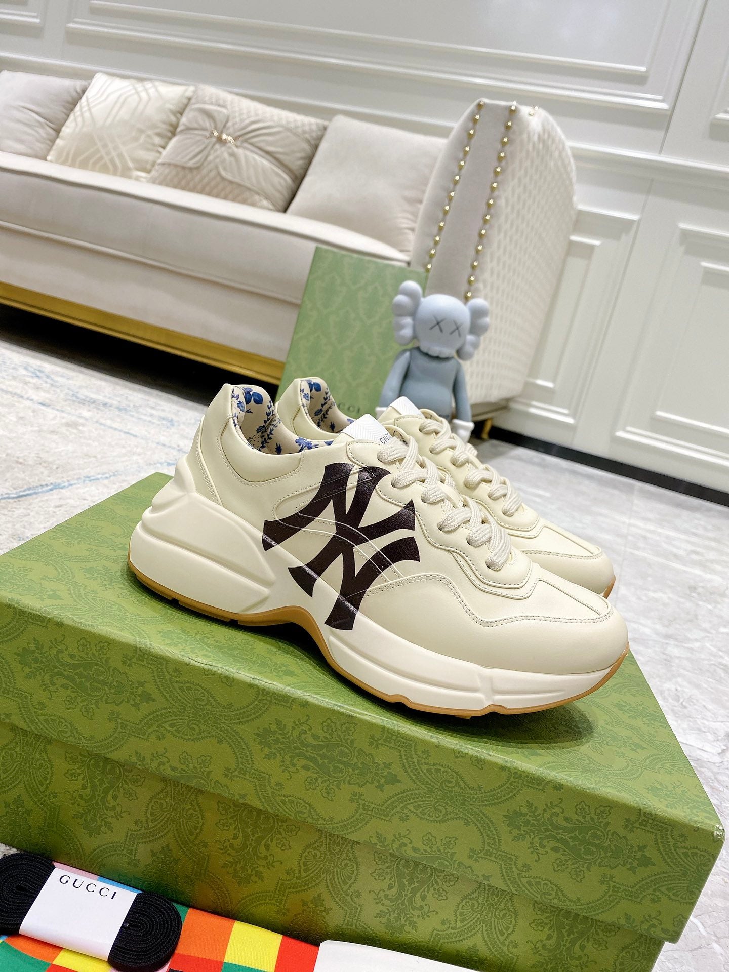 Gucci unisex sneakers in light cream with black NY logo and lace-up front