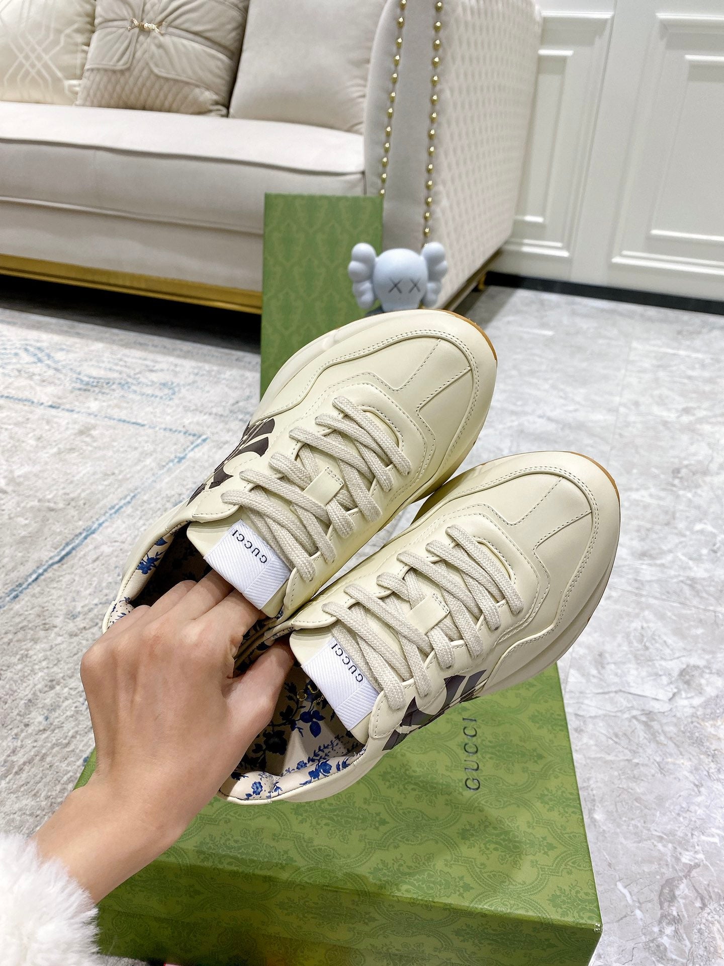 Gucci unisex sneaker heel and toe view in light cream with lace-up front