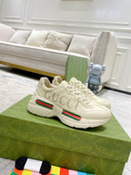 Unisex cream leather Gucci sneakers with green red stripe and lace-up front