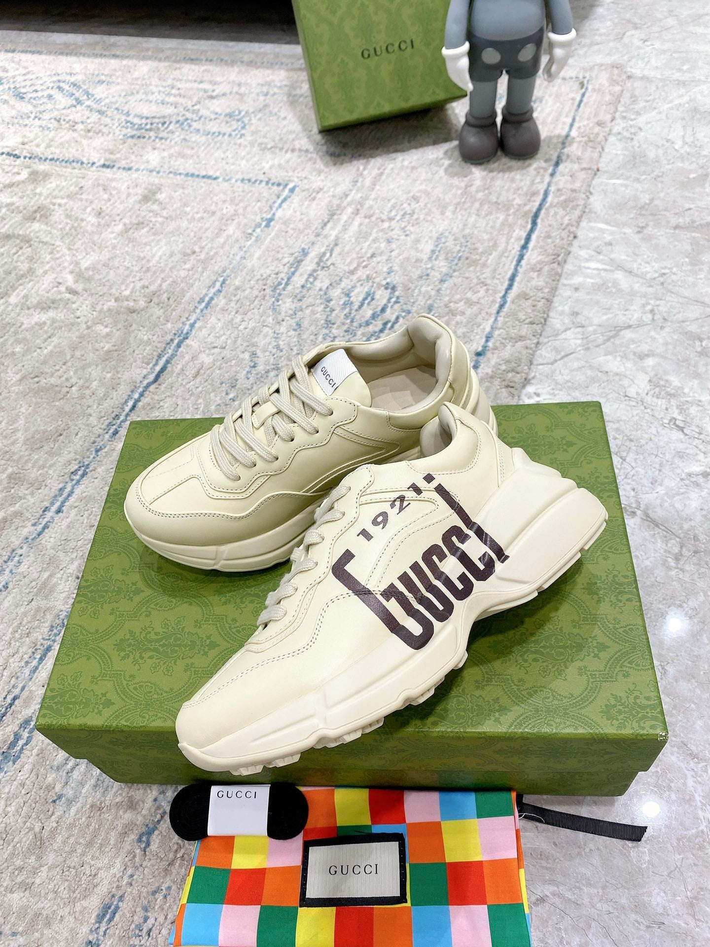 Gucci unisex sneakers in cream, lace-up with GUCCI 1921 stripe and stitched panel detailing