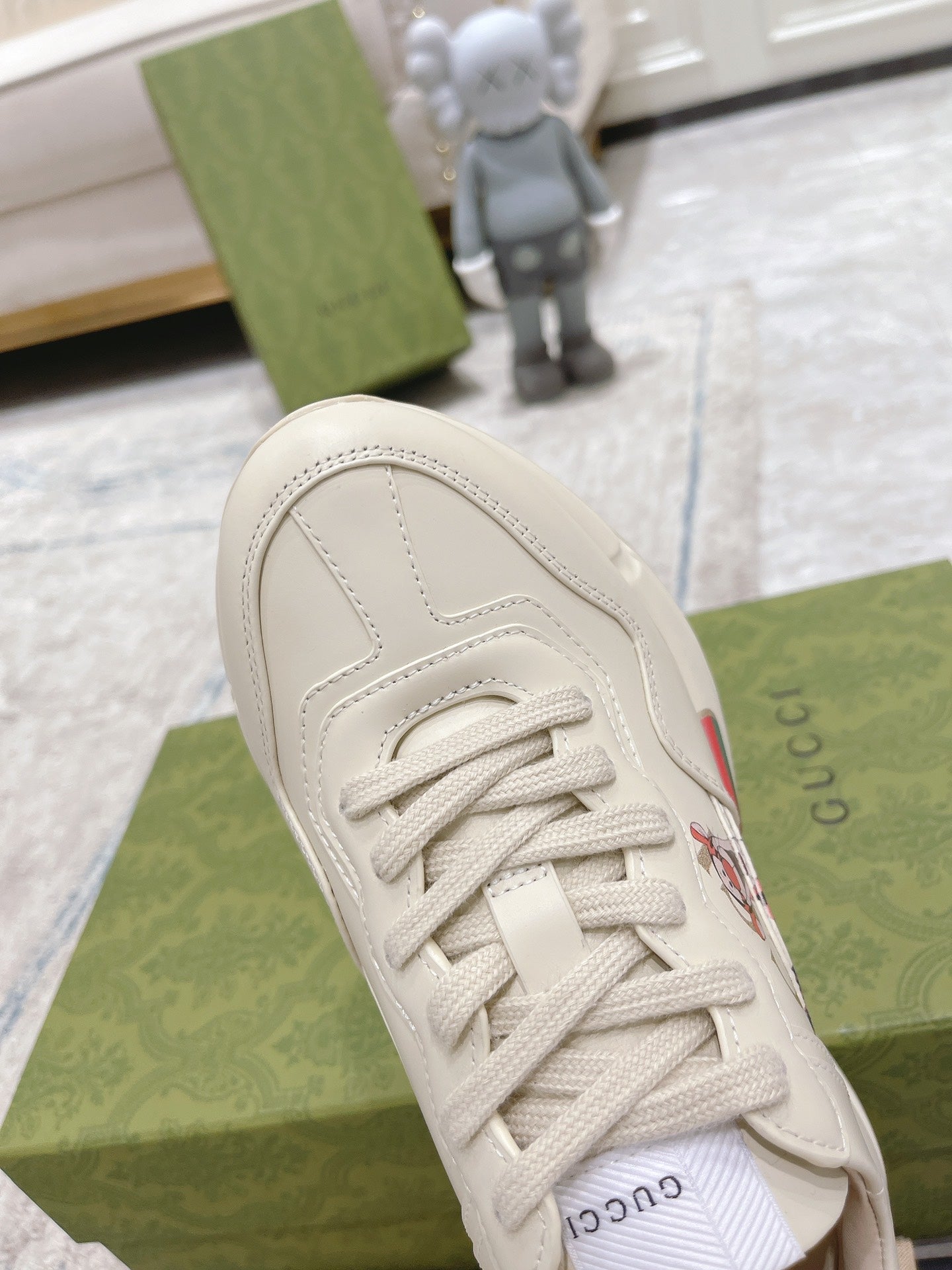 Gucci unisex white luxury sneakers close-up of toe and laces with side logo detail
