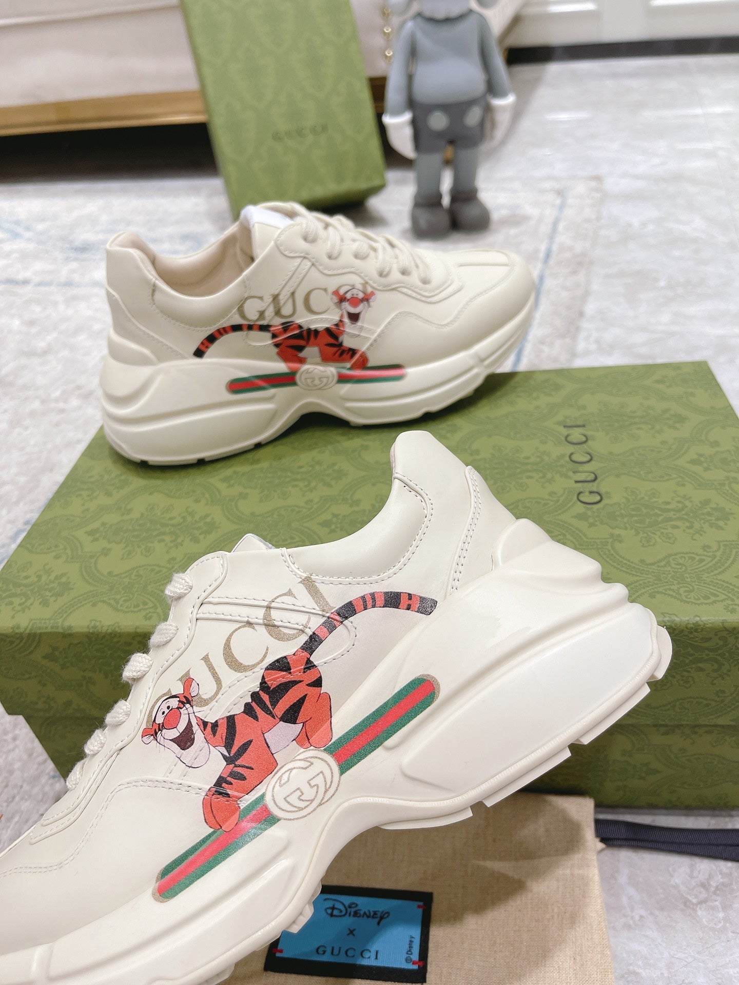 Gucci unisex white luxury sneakers, two shoes with lace-up front and emblem stripe