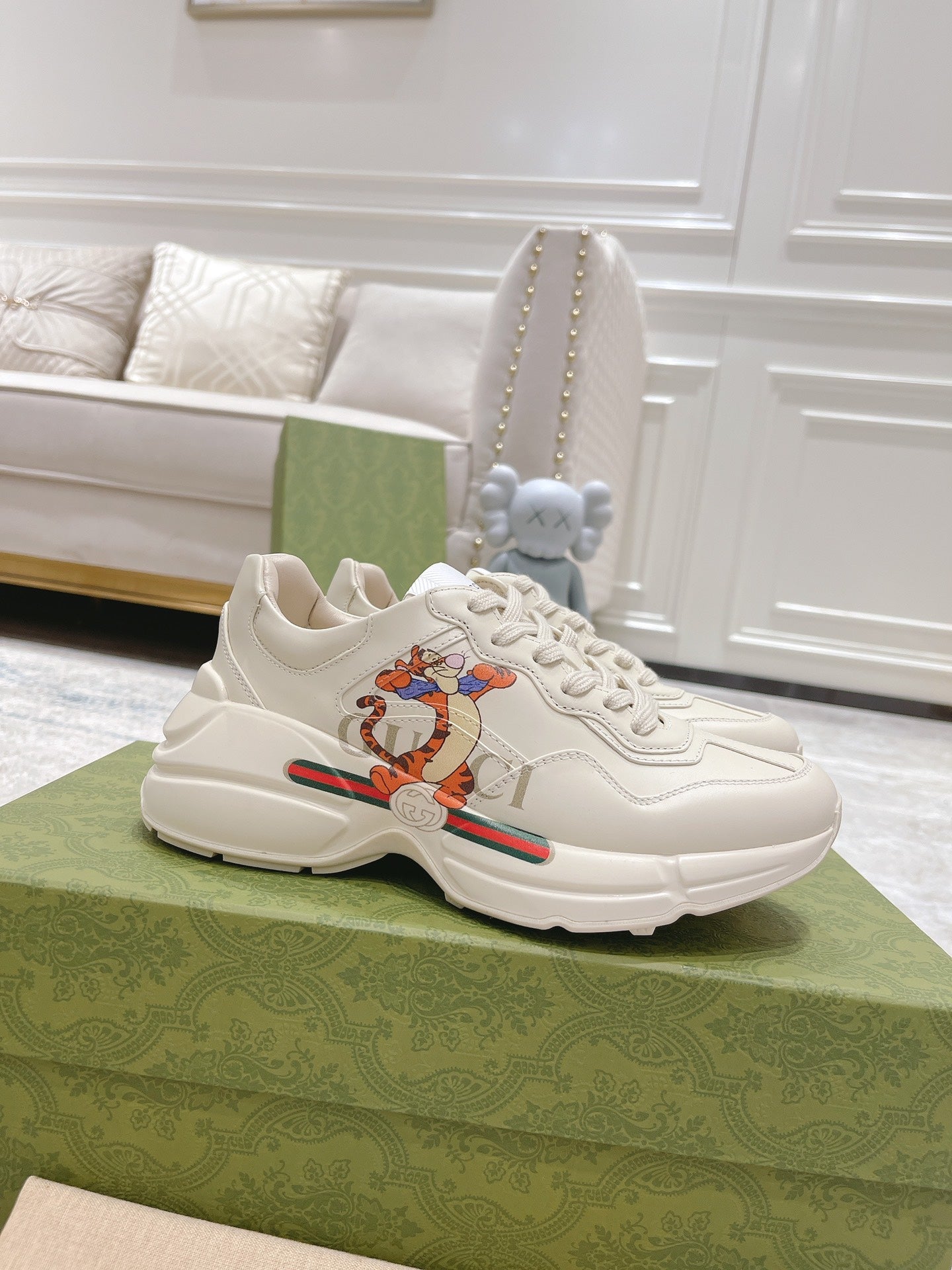 White Gucci unisex sneakers with colorful cartoon patch, lace-up sole