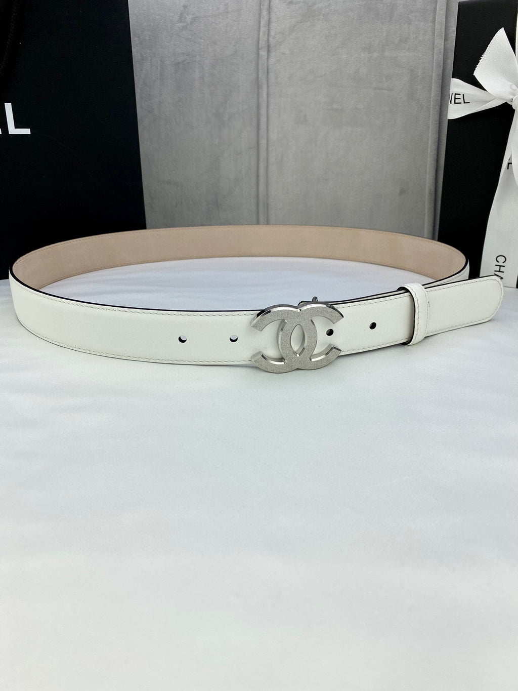 Chanel belt in white leather with silver-toned CC logo buckle and perforation holes
