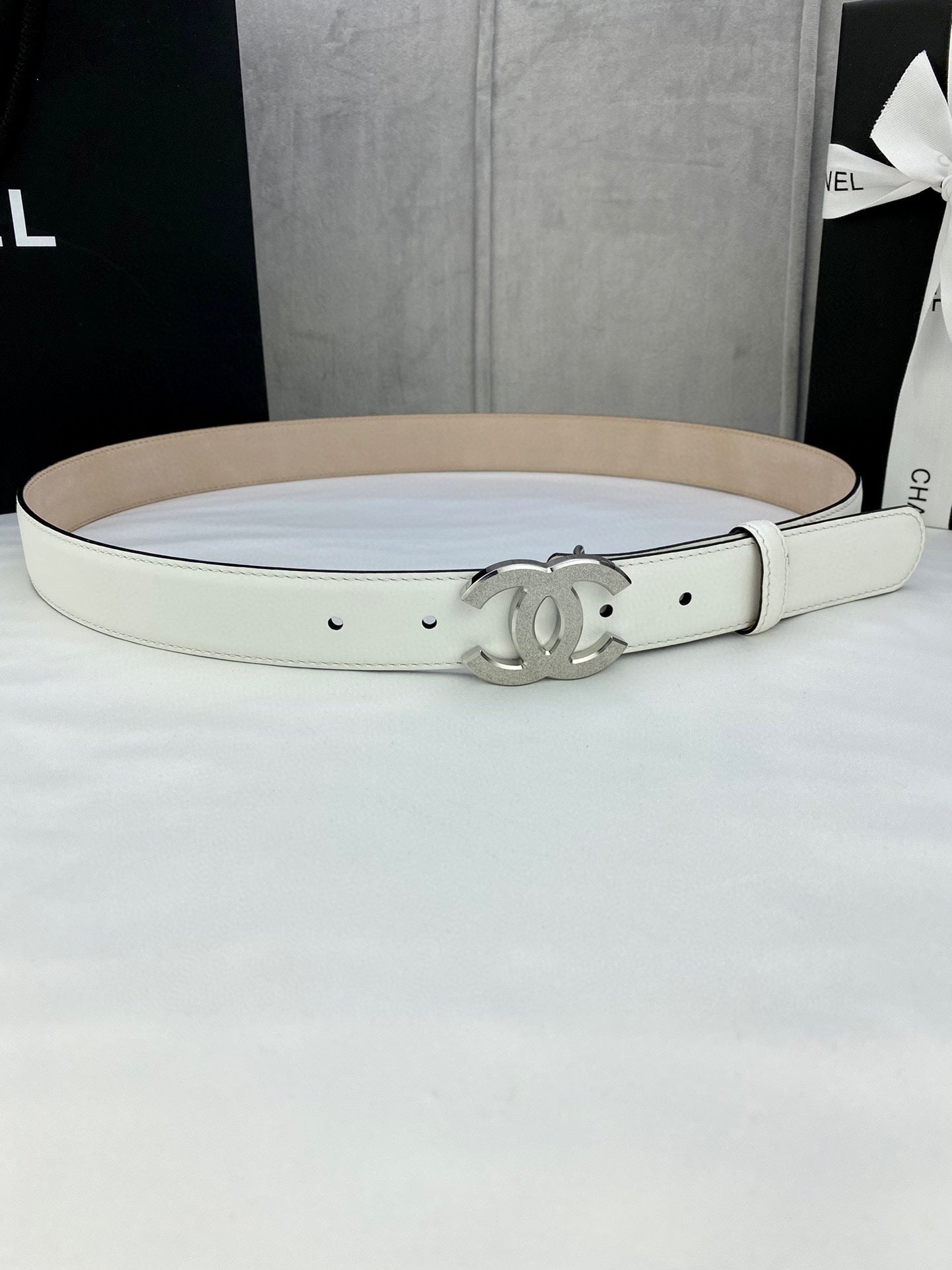 Chanel belt in white leather with silver-toned CC logo buckle and perforation holes