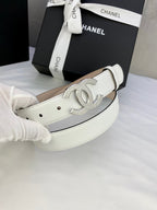 Chanel belt in white leather with large silver CC buckle and metal eyelet holes