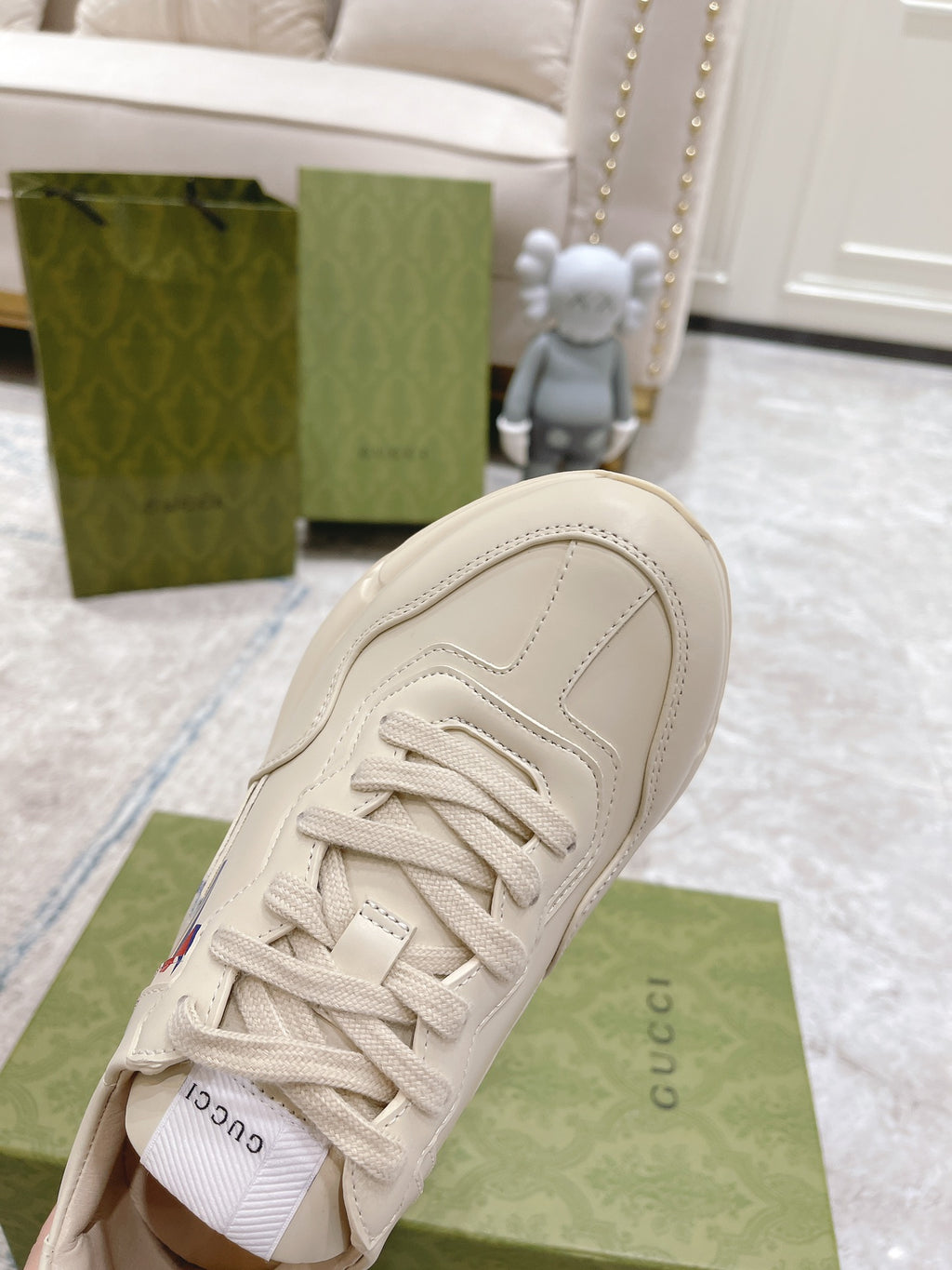 Gucci unisex white sneaker with laces and curved toe cap