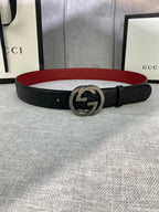 Gucci black leather belt with textured pattern and silver double-G buckle