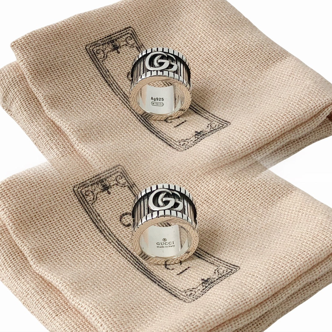 Gucci logo ring on beige fabric pouch, silver-tone with hallmark