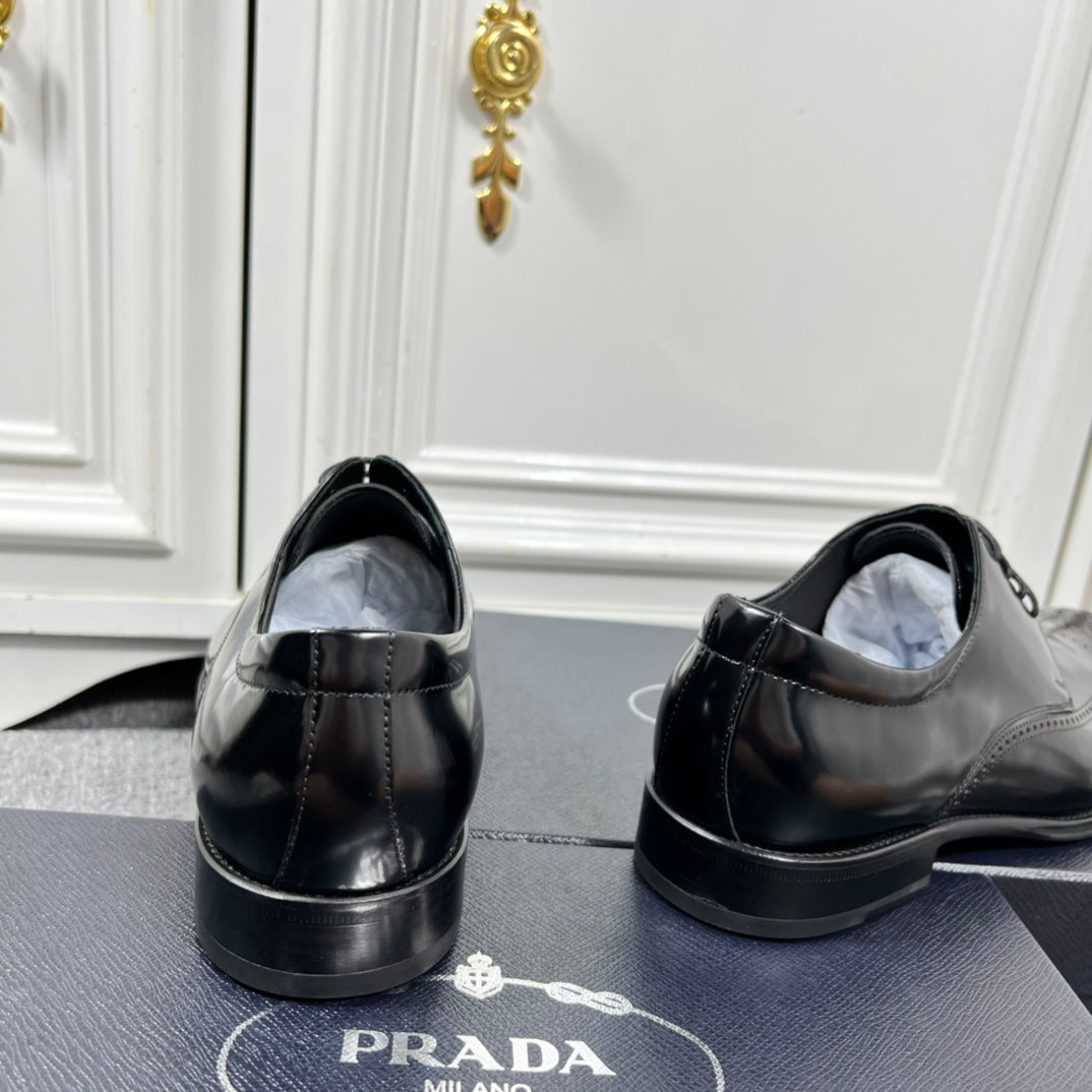 Prada unisex lace-up dress shoes, black leather with back heel detail and padded collar.