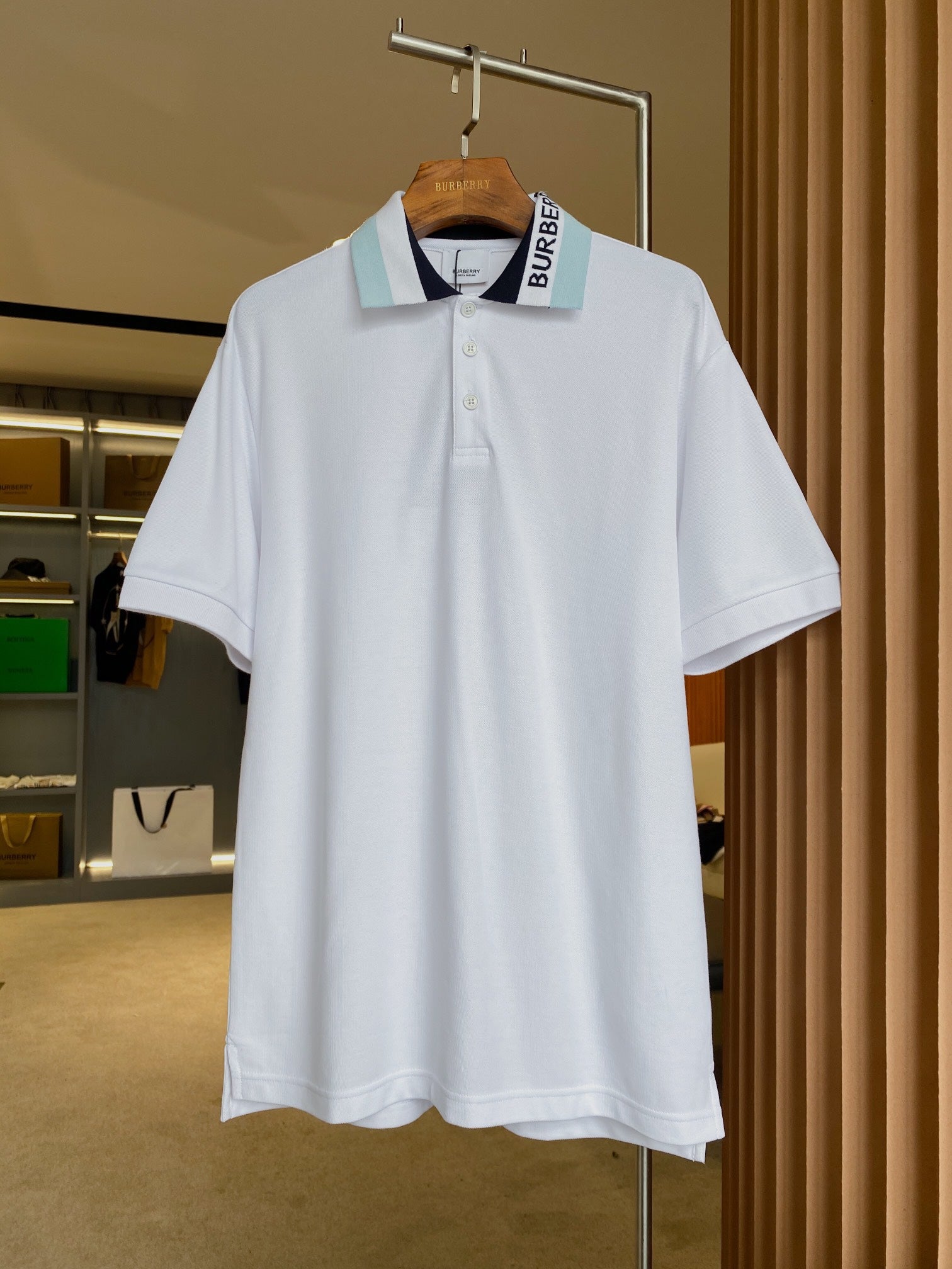 Burberry white short-sleeve polo shirt with button placket and logo collar