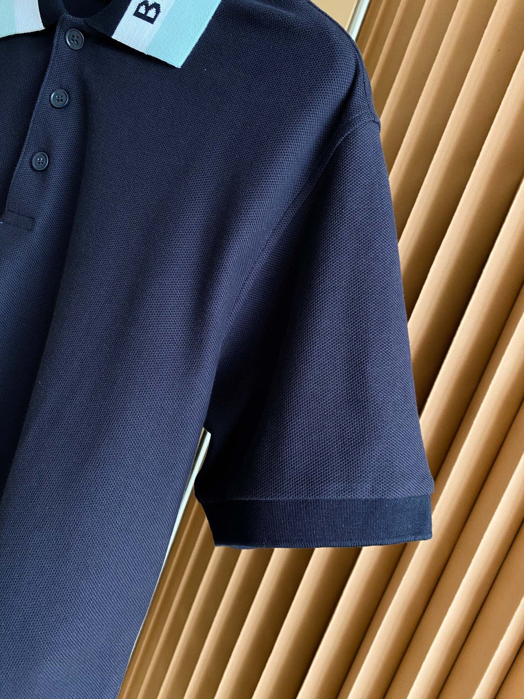 Navy polo shirt sleeve with ribbed cuff and side hem